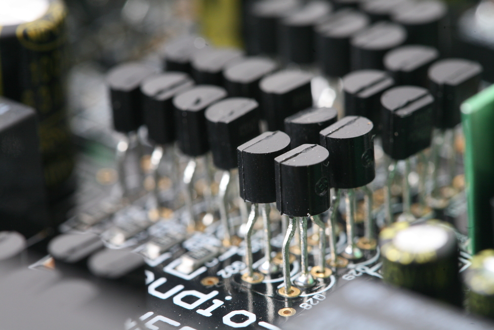 Researchers Use Novel Materials to Build Smallest Transistor Research