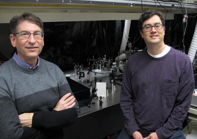 Researchers glimpse pathway of sunlight to electricity - Research ...
