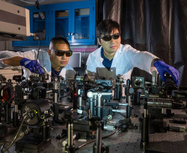Professor Tengfei Luo in his lab with graduate student Qiushi Zhang.