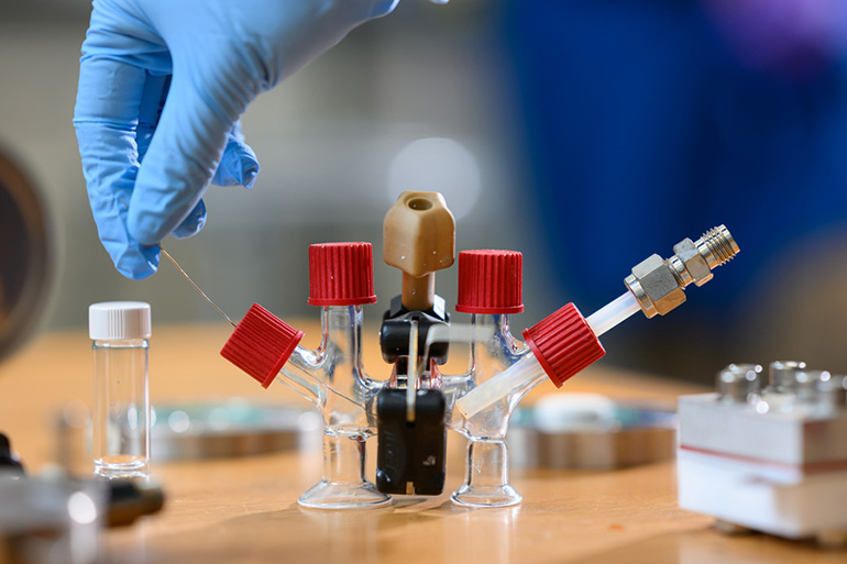 Revolutionizing Aviation: MIT's Sodium-Air Fuel Cell Innovation