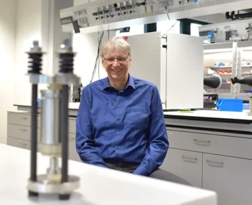 TUM researchers report record-setting battery electrolyte, topping prior speed by 30%