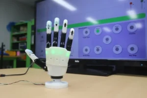 Minki Sin, Senior Researcher at KIMM, and his research team developed an ultra-light robotic prosthetic hand that enables amputees to stably and efficiently grasp various objects using simple commands.