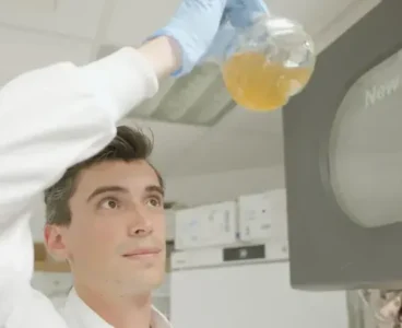E. coli makes Tylenol from plastic waste