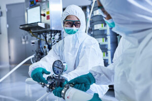 Solventum technicians set up a single-use filtration line in a GMP cleanroom.